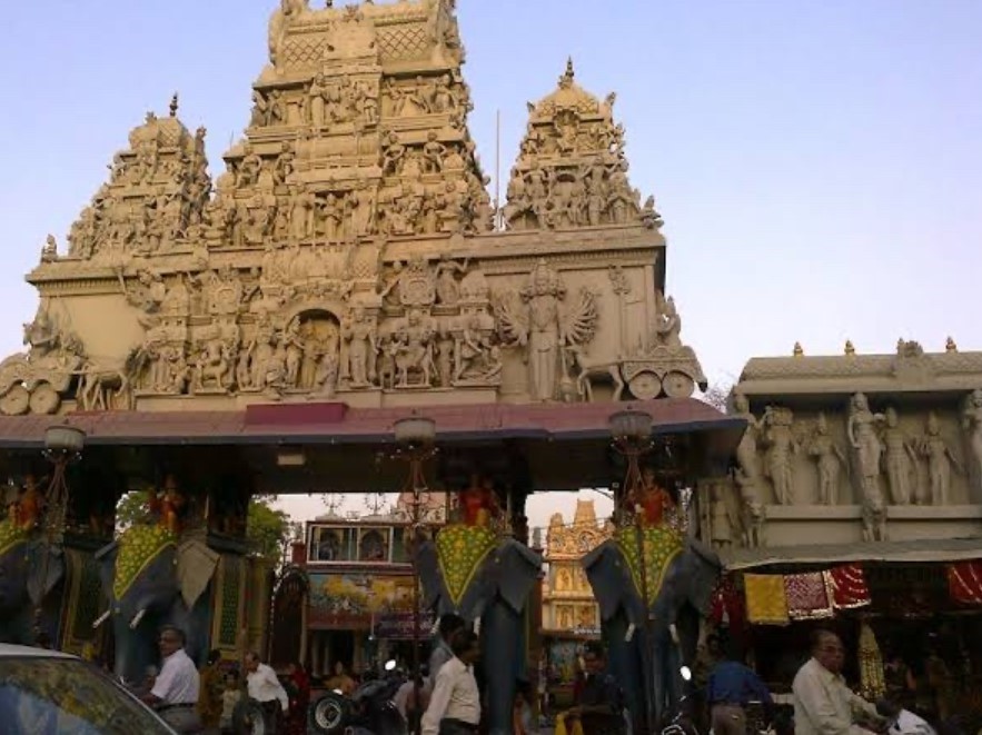 The Architecture and Artistry of Annapurna Devi Mandir in Varanasi